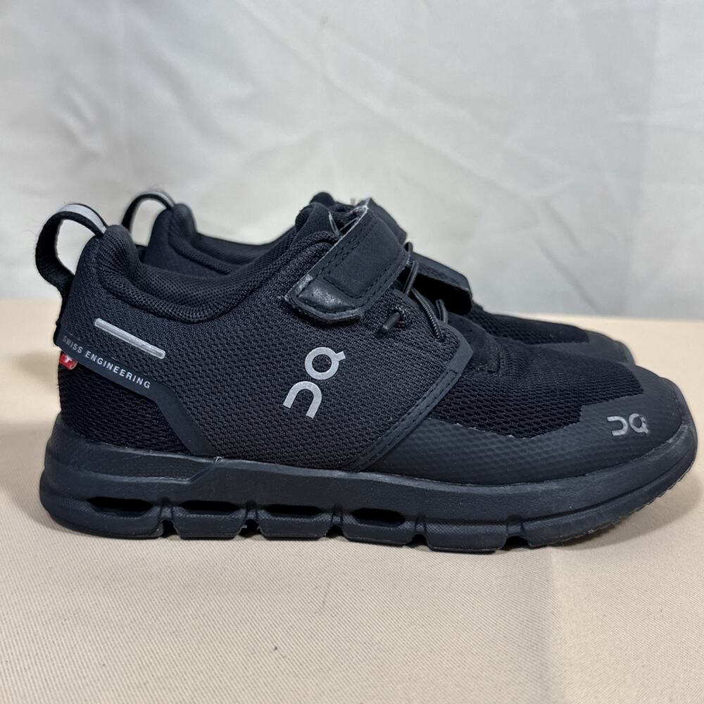 On Cloud Kids 11 Black Sneakers Hook Loop Running Shoes Swiss Engineering